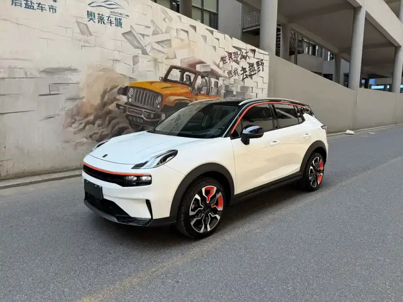 Lynk & Co 06