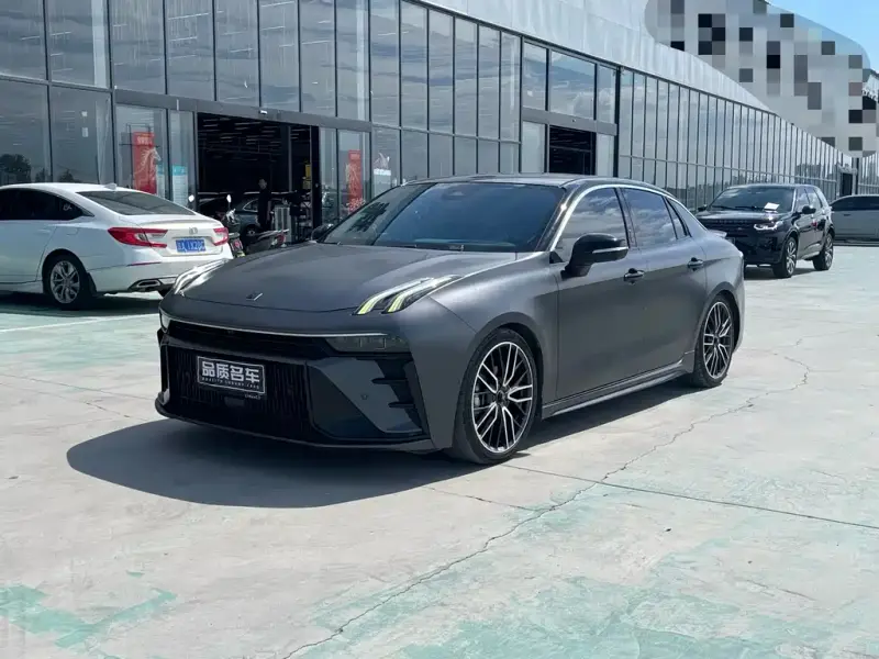 Lynk & Co 03