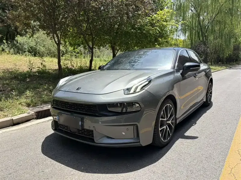 Lynk & Co 03