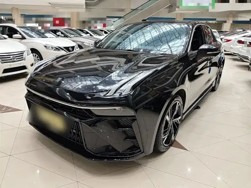 Lynk & Co 03