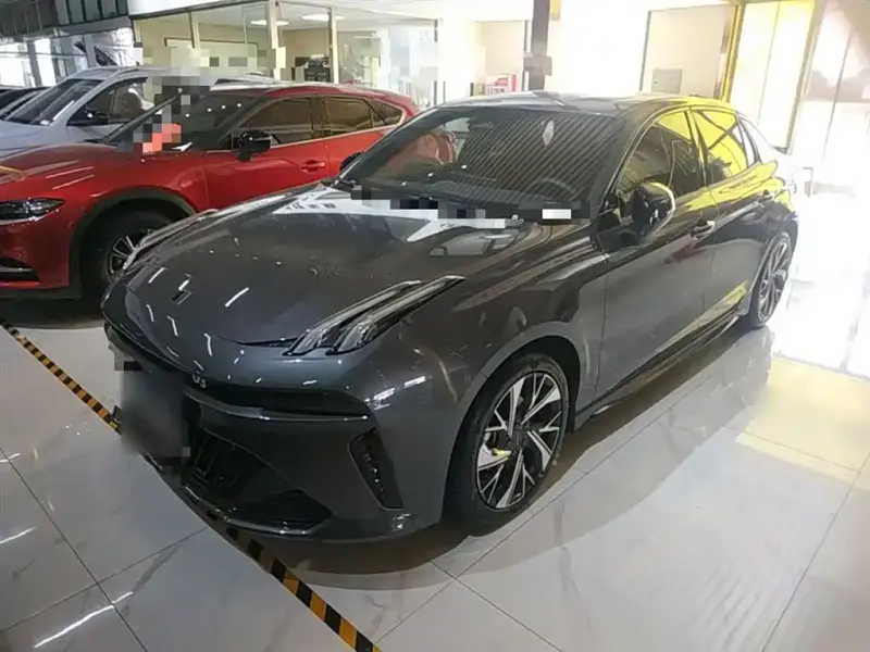 Lynk & Co 03