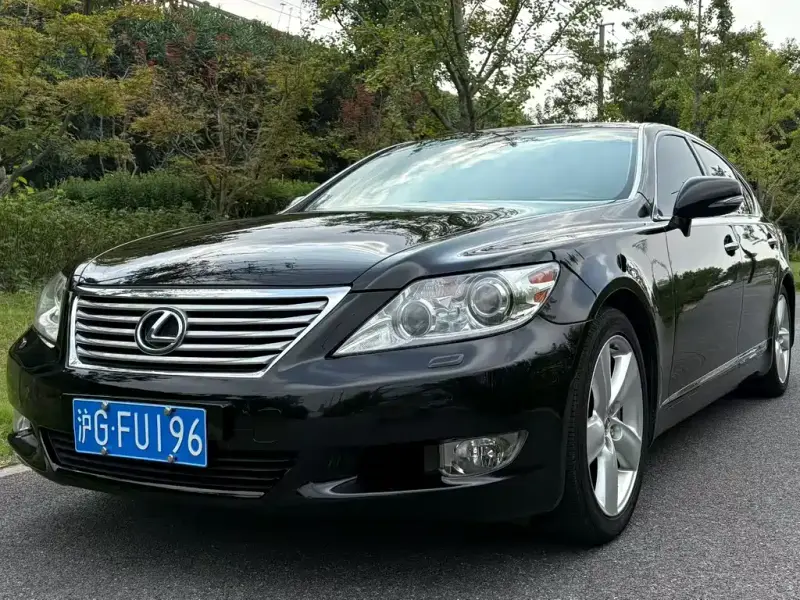 Lexus LS