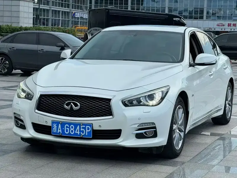 Infiniti Q50L