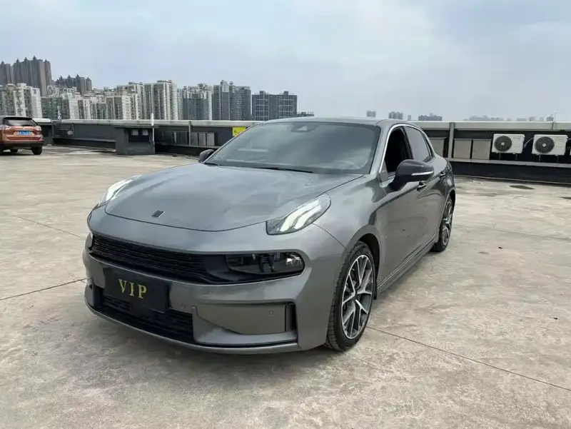 Lynk & Co 03