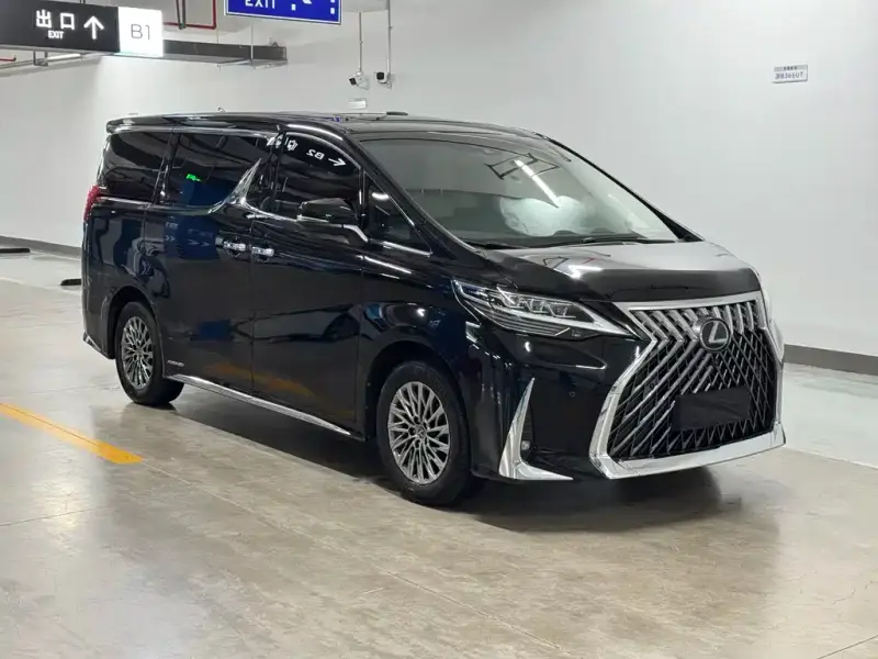 Lexus LM