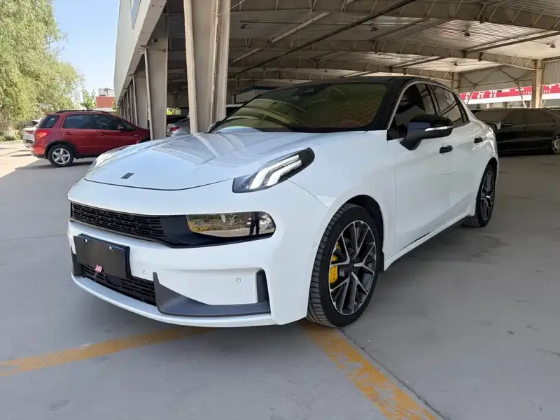 Lynk & Co 03