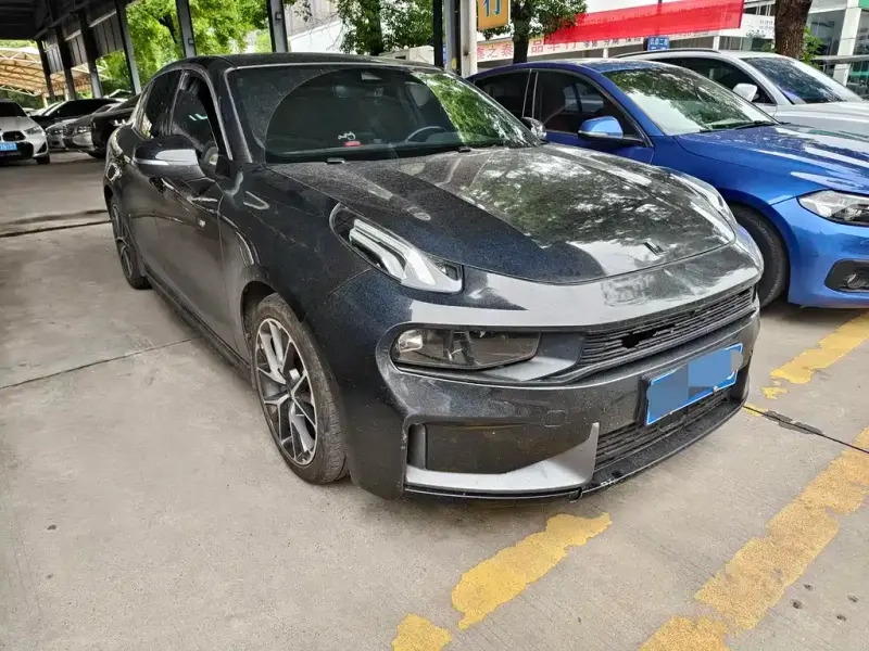 Lynk & Co 03