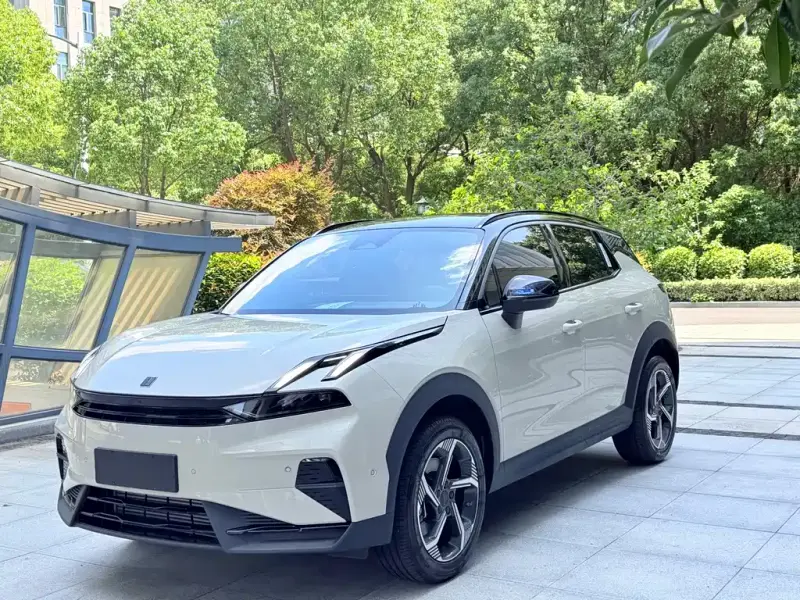 Lynk & Co 06