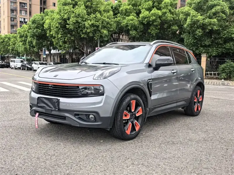Lynk & Co 01