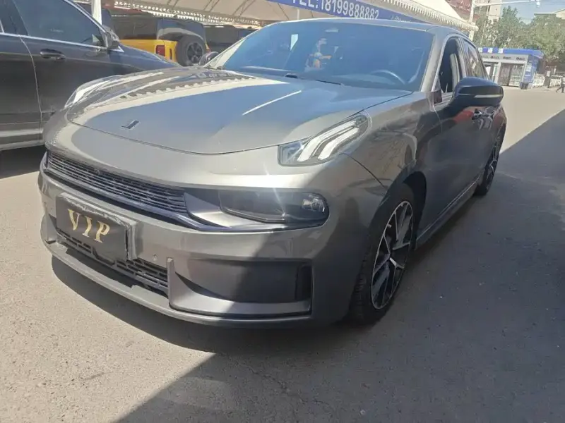 Lynk & Co 03