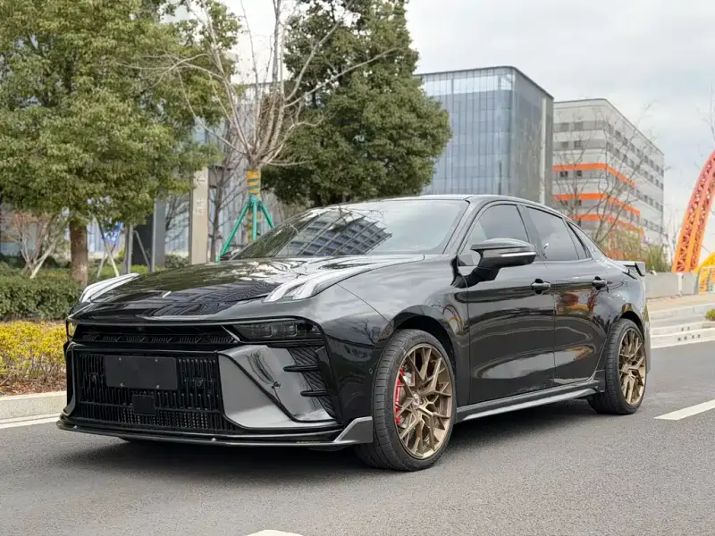 Lynk & Co 03