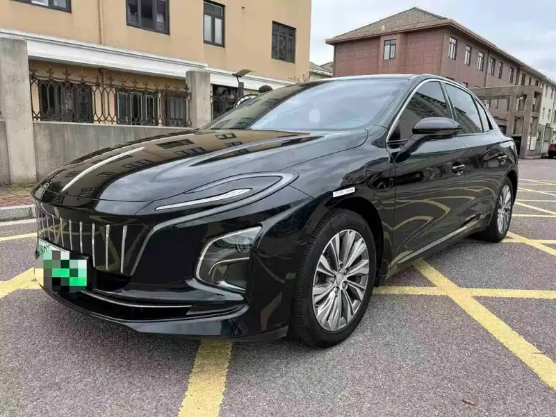 Hongqi E-QM5