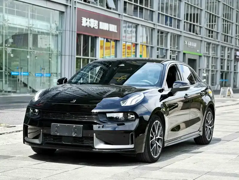 Lynk & Co 03