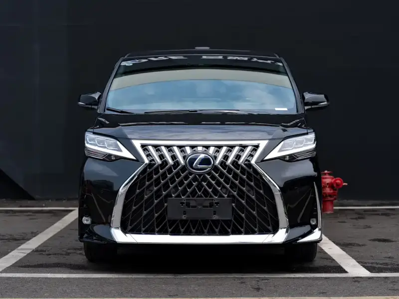 Lexus LM