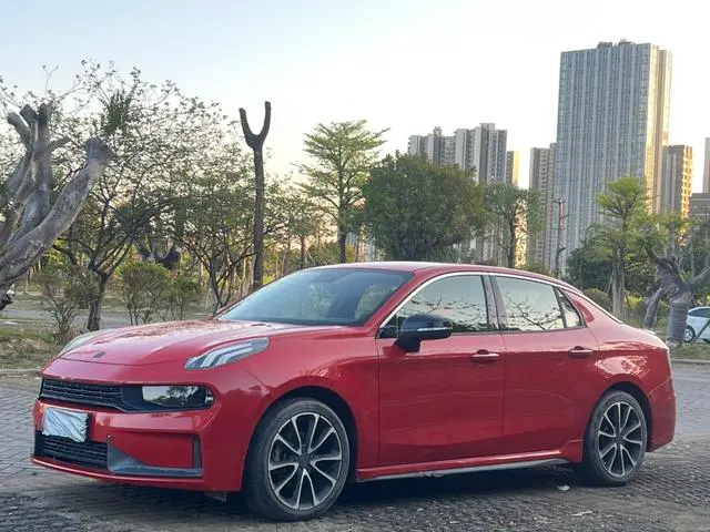 Lynk & Co 03