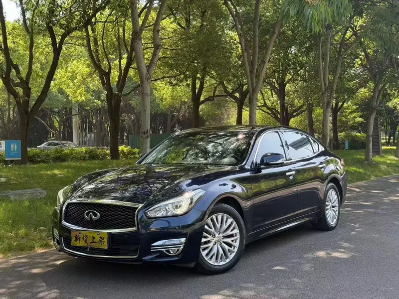 Infiniti Q70