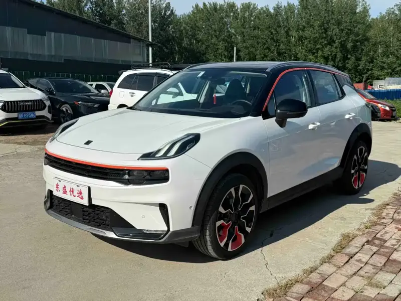 Lynk & Co 06