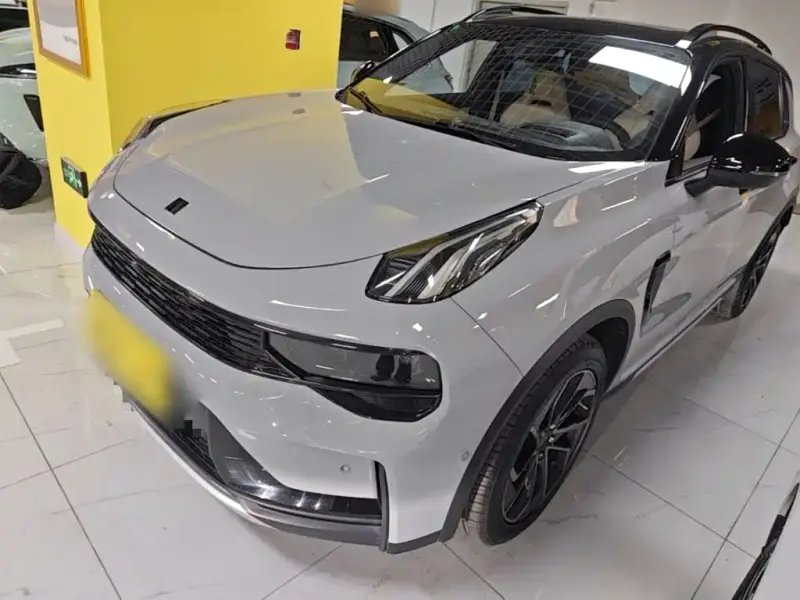 Lynk & Co 01
