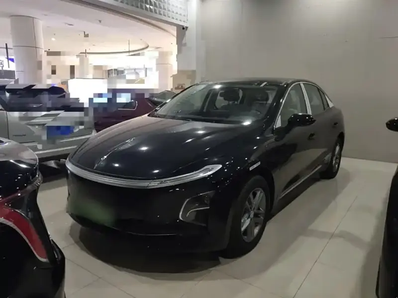 Hongqi E-QM5