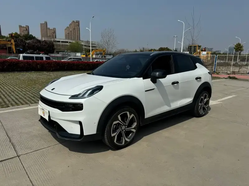 Lynk & Co 06