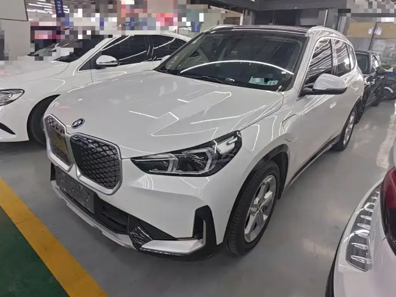 BMW iX1