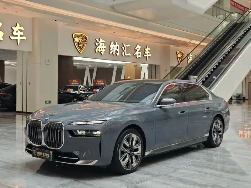 BMW i7