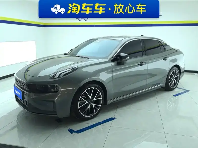 Lynk & Co 03