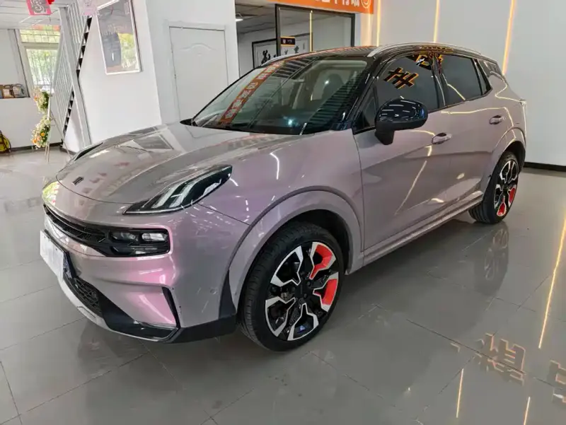 Lynk & Co 06