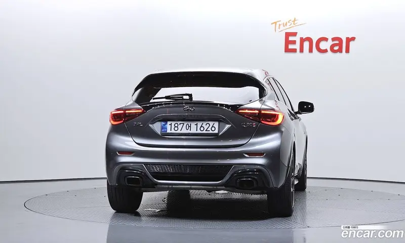 Infiniti Q30
