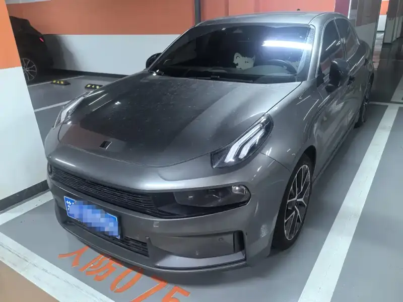 Lynk & Co 03