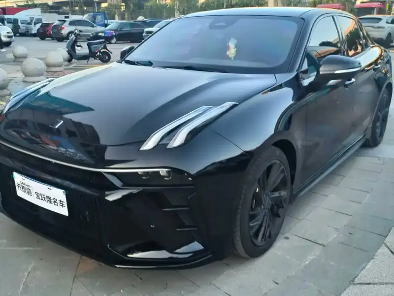 Lynk & Co 03