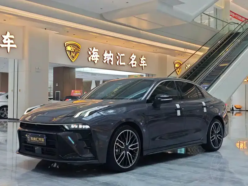 Lynk & Co 03
