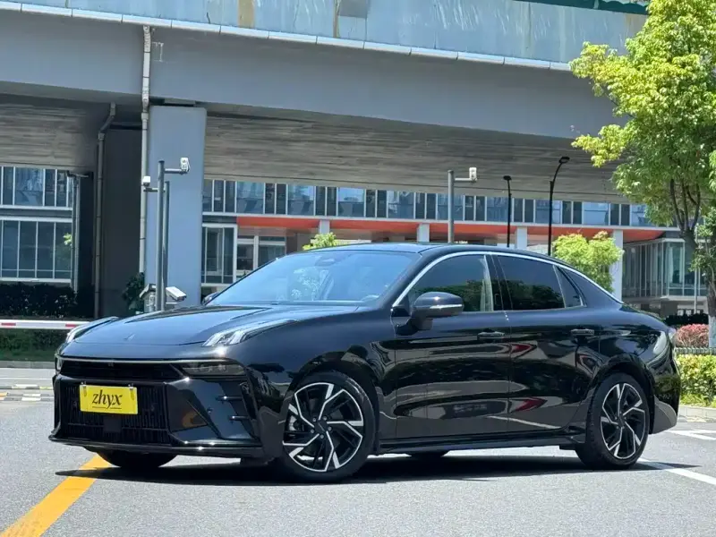 Lynk & Co 03