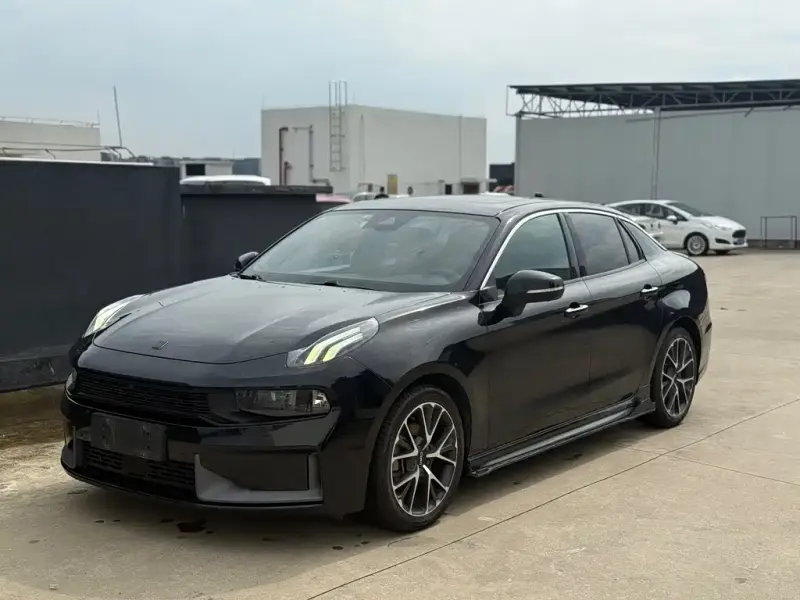 Lynk & Co 03
