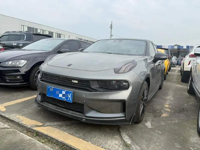 Lynk & Co 03