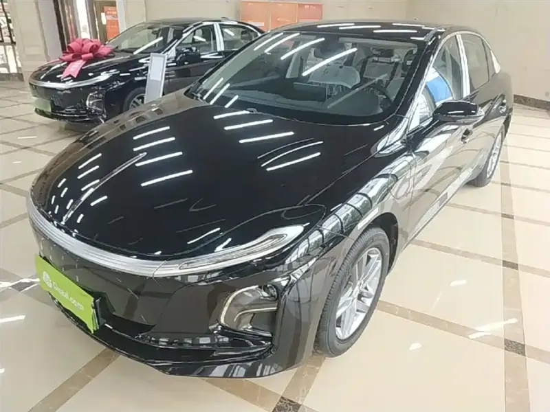 Hongqi E-QM5