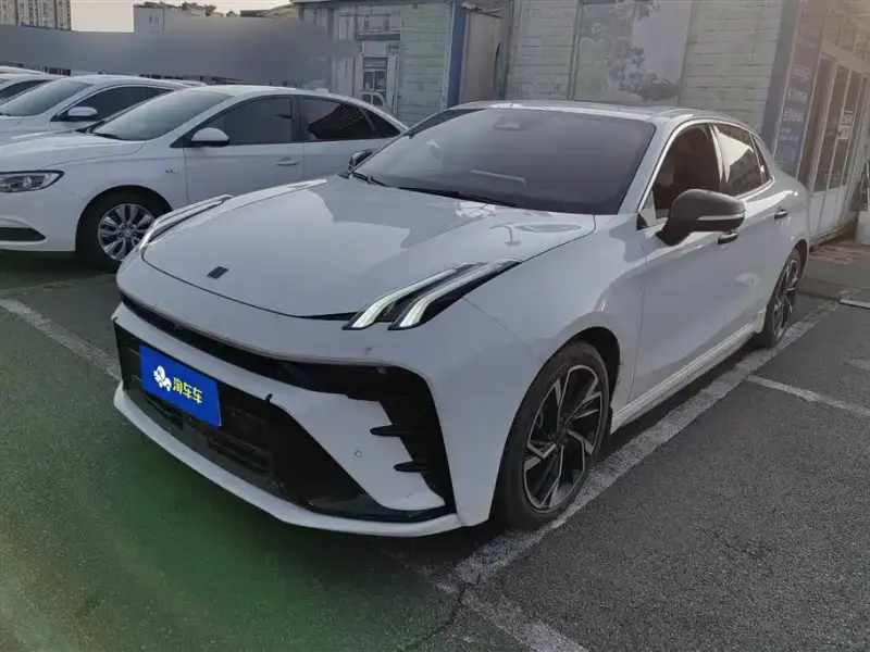Lynk & Co 03