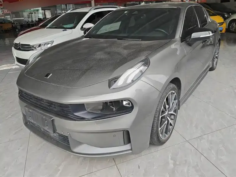 Lynk & Co 03