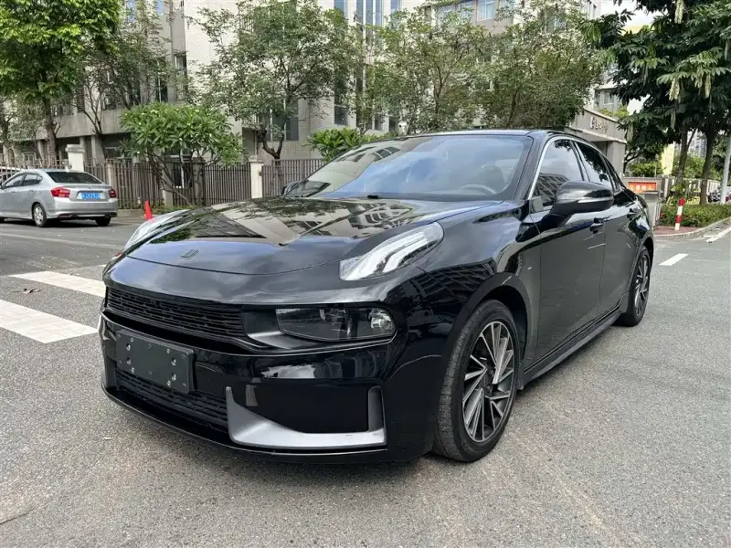 Lynk & Co 03