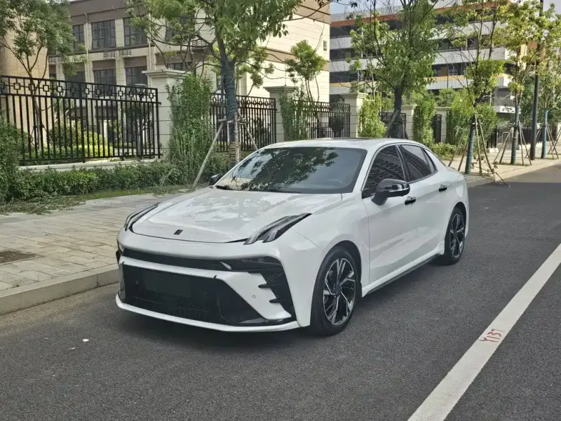 Lynk & Co 03