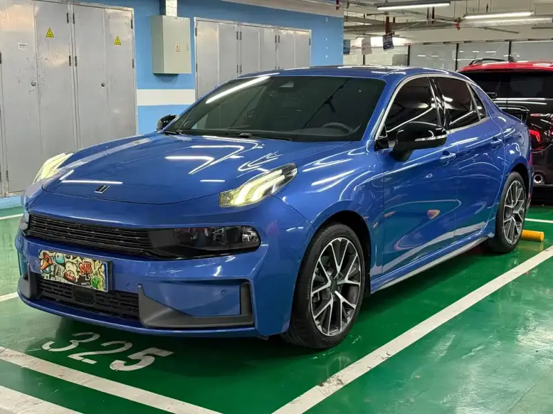 Lynk & Co 03