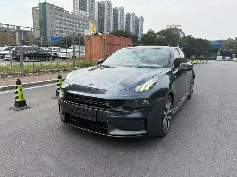 Lynk & Co 03