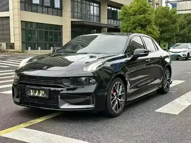 Lynk & Co 03