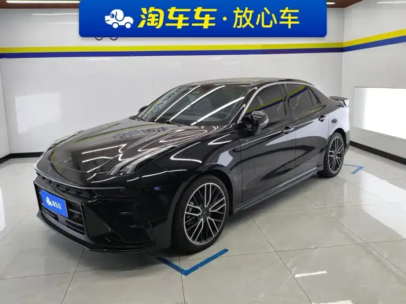 Lynk & Co 03