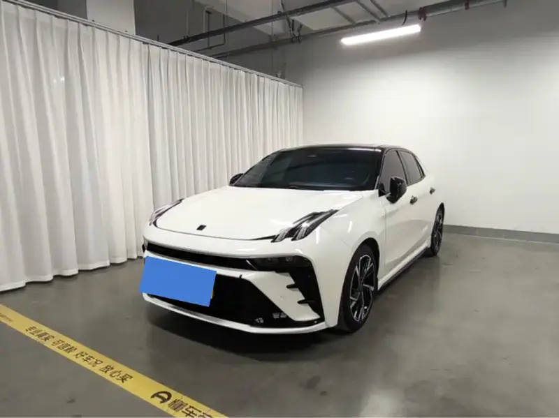 Lynk & Co 03
