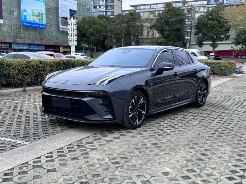 Lynk & Co 03