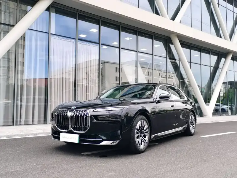 BMW i7