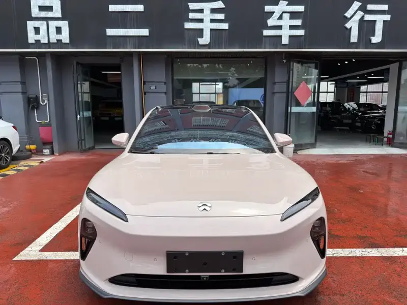 NIO ET5