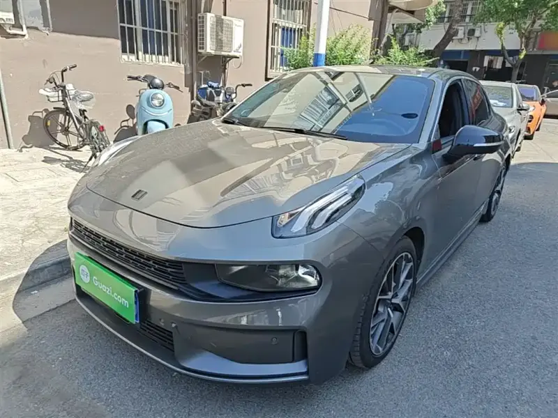 Lynk & Co 03