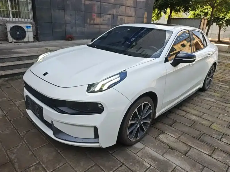 Lynk & Co 03
